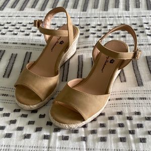 Tommy Bahama espadrille wedge sandal heel tan 6.5